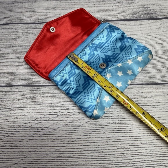 DC Comics Wonder Woman Blue Star Quilted Zip Wallet With Flap - Picture 11 of 11